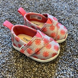 Toms size 4